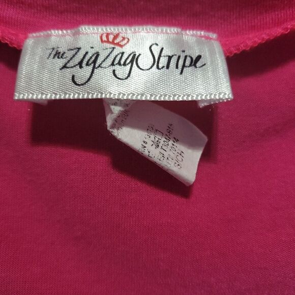 Zig Zag Stripe deep v neck pink tee - Picture 3 of 5
